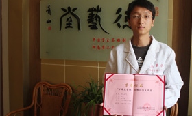 德艺堂高级工艺师杨树森制作的《浩然正气》获得最佳工艺一等奖